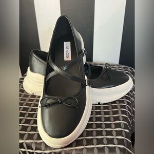 Steve Madden Women’s Brodder Strappy Platform Ballet Sneakers; Sz 9